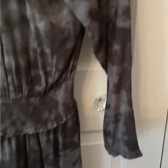 Women's Gray Tie-Dye Long Sleeve Dress - Picture 11 of 12